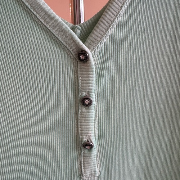 Guess Tank Top Green Sleeveless Top Size Medium - Picture 4 of 8